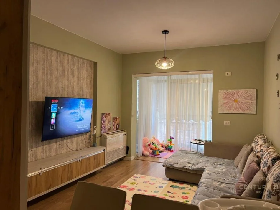 Tirane, shitet apartament 1+1+Ballkon Kati 3, 61 m² 122.000 € (kopshti zoologjik)