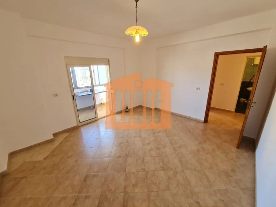 APARTAMENT 1+1 NE QENDER , DURRES PER SHITJE !