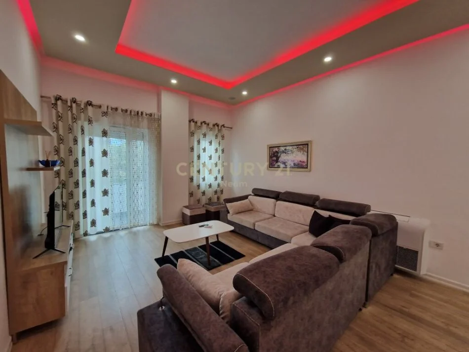 Tirane, jepet me qera apartament 2+1 Kati 1, 121 m² 750 € (liqeni i thate)