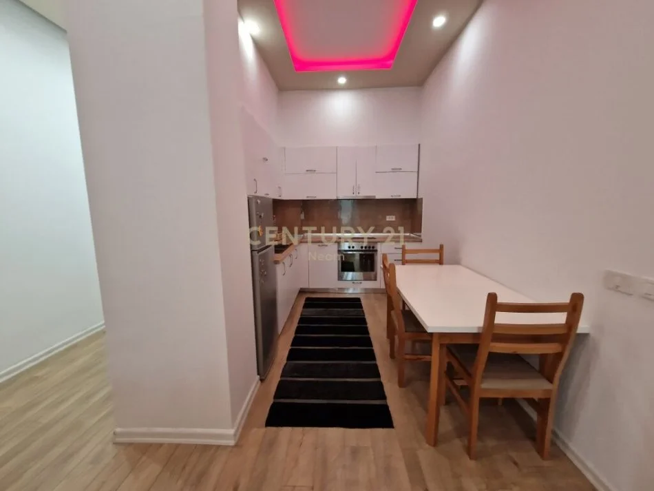 Tirane, jepet me qera apartament 2+1 Kati 1, 121 m² 750 € (liqeni i thate)