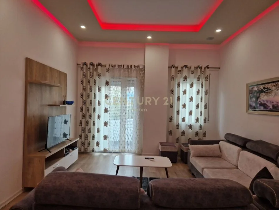 Tirane, jepet me qera apartament 2+1 Kati 1, 121 m² 750 € (liqeni i thate)