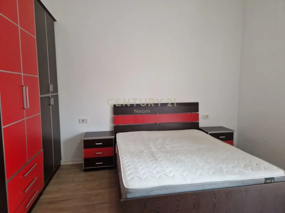 Tirane, jepet me qera apartament 2+1 Kati 1, 121 m² 750 € (liqeni i thate)