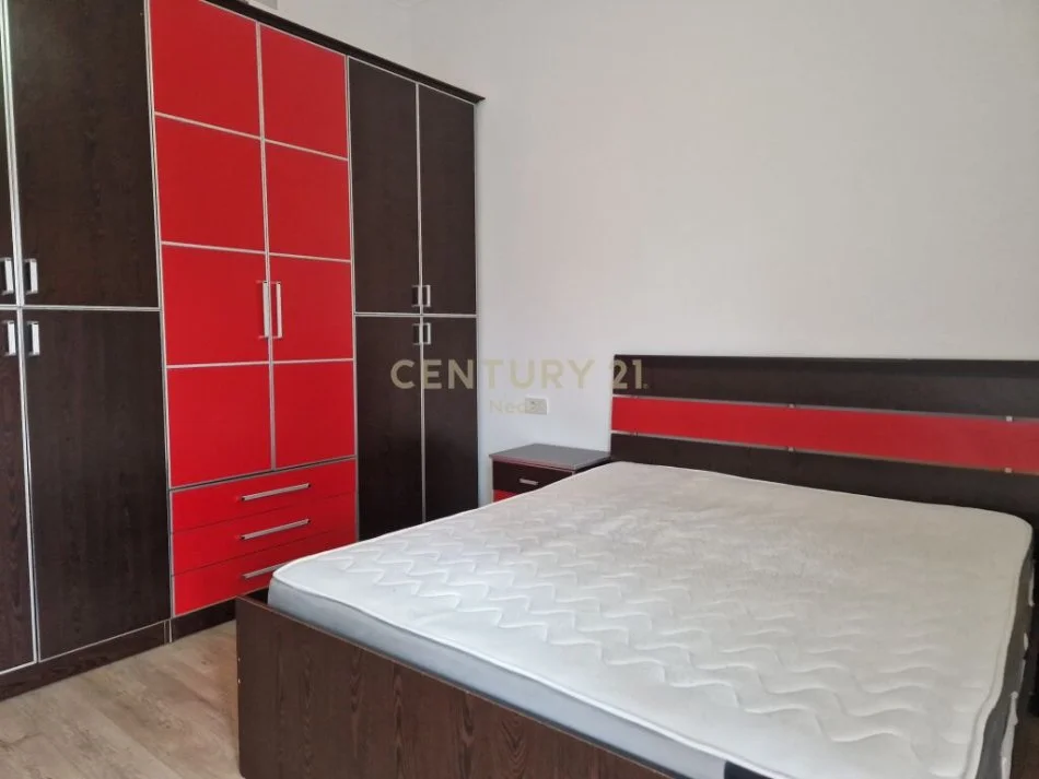 Tirane, jepet me qera apartament 2+1 Kati 1, 121 m² 750 € (liqeni i thate)