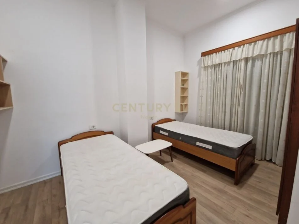 Tirane, jepet me qera apartament 2+1 Kati 1, 121 m² 750 € (liqeni i thate)