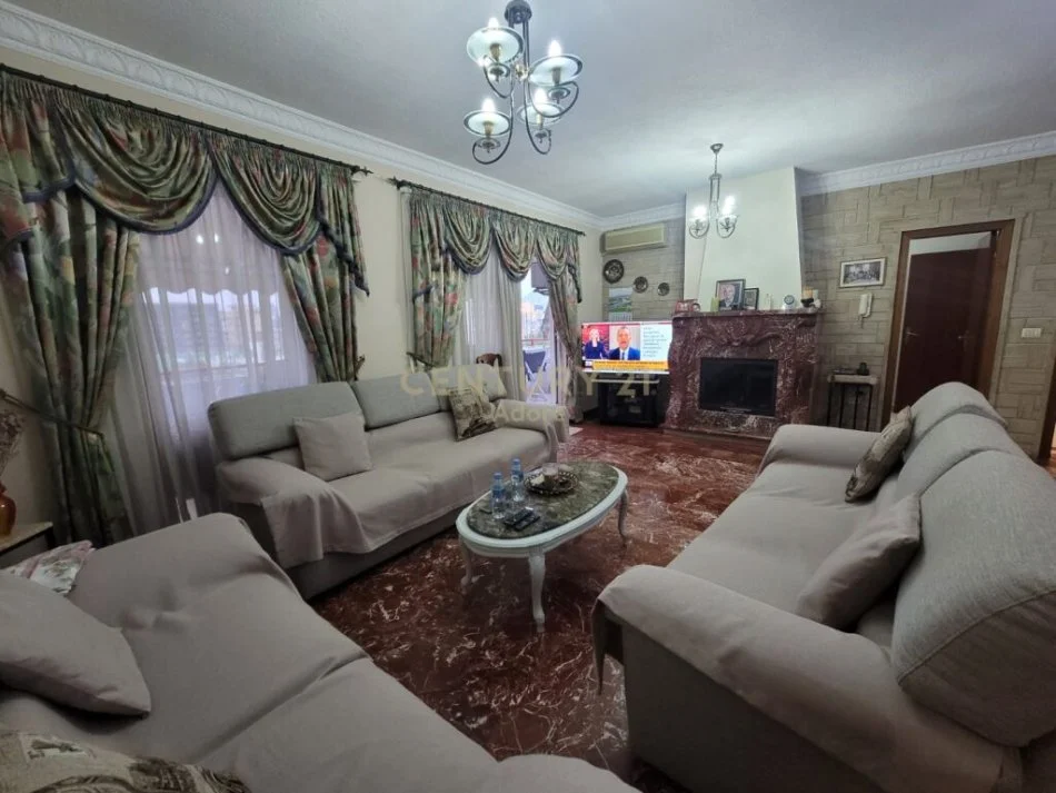 Tirane, shes apartament 3+1 Kati 7, 180 m² 260.000 € 