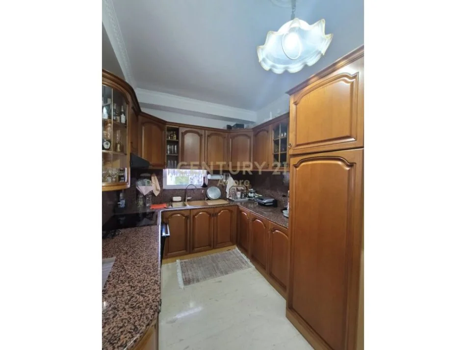 Tirane, shes apartament 3+1 Kati 7, 180 m² 260.000 € 