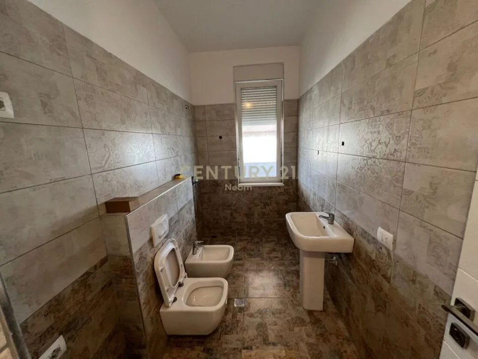 Tirane, jepet me qera apartament 2+1 Kati 7, 75 m² 500 € (21 dhjetori)