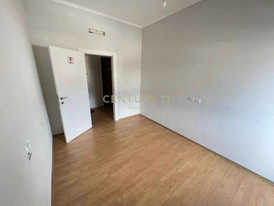 Tirane, jepet me qera apartament 2+1 Kati 7, 75 m² 500 € (21 dhjetori)