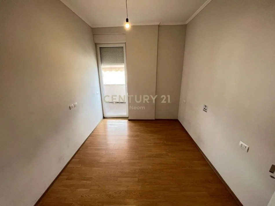 Tirane, jepet me qera apartament 2+1 Kati 7, 75 m² 500 € (21 dhjetori)