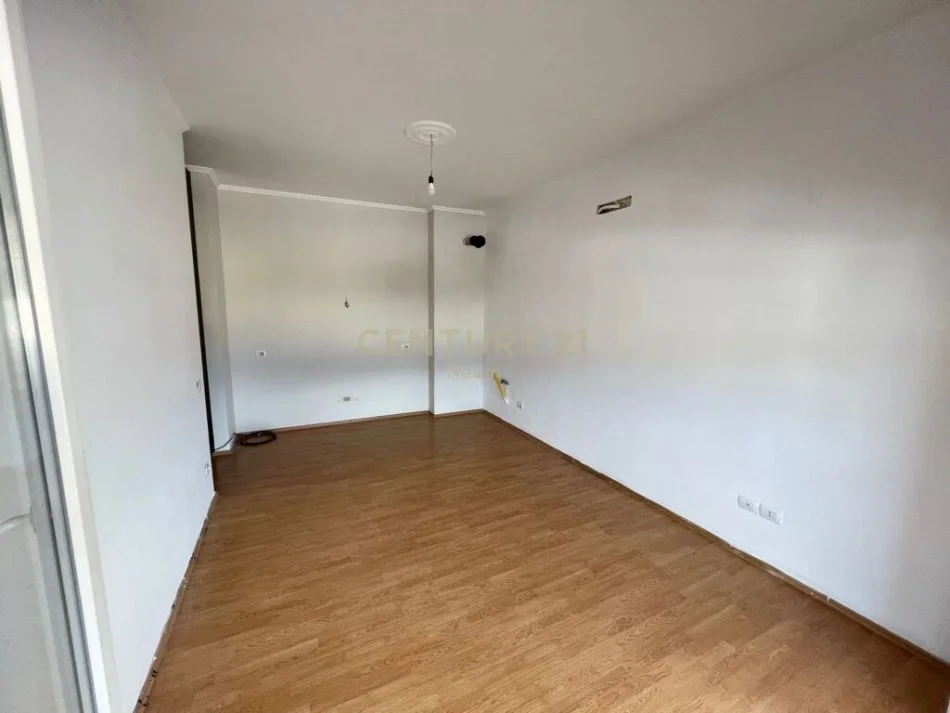 Tirane, jepet me qera apartament 2+1 Kati 7, 75 m² 500 € (21 dhjetori)