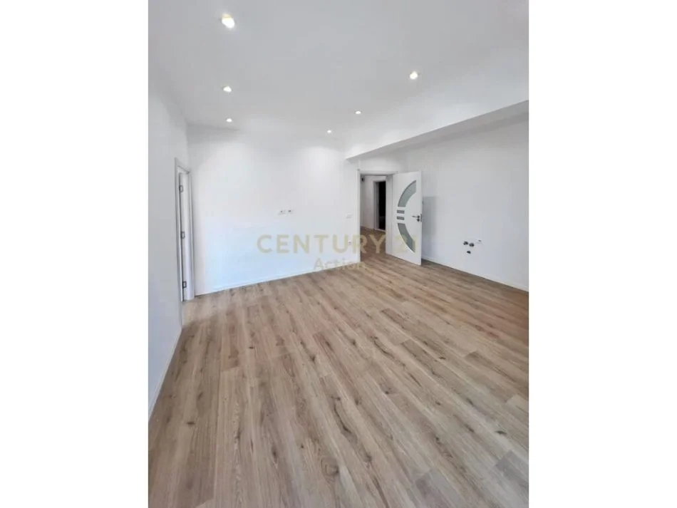 Tirane, shitet apartament Kati 3, 77 m² 149.000 € (Tek Brryli)