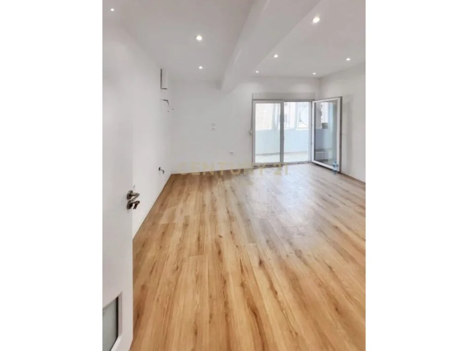 Tirane, shitet apartament Kati 3, 77 m² 149.000 € (Tek Brryli)