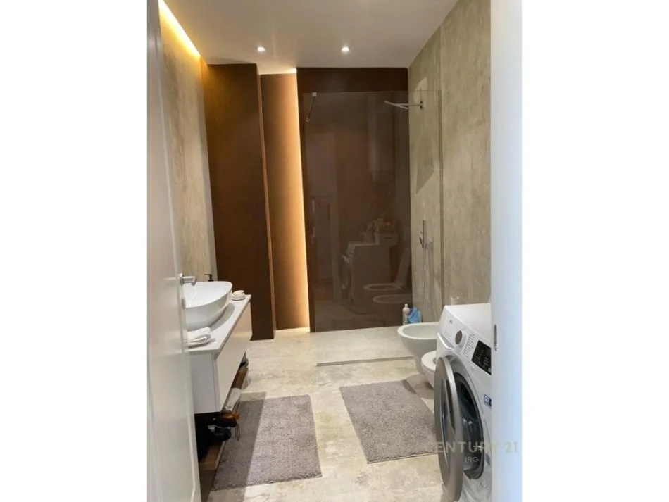 Tirane, shitet apartament 2+1 Kati 1, 183 m² 375.000 € (teg)
