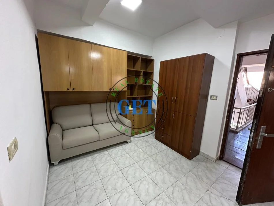 Durres, jepet me qera apartament 1+1 Kati 3, 300 € (Prane UKD, Durres.)
