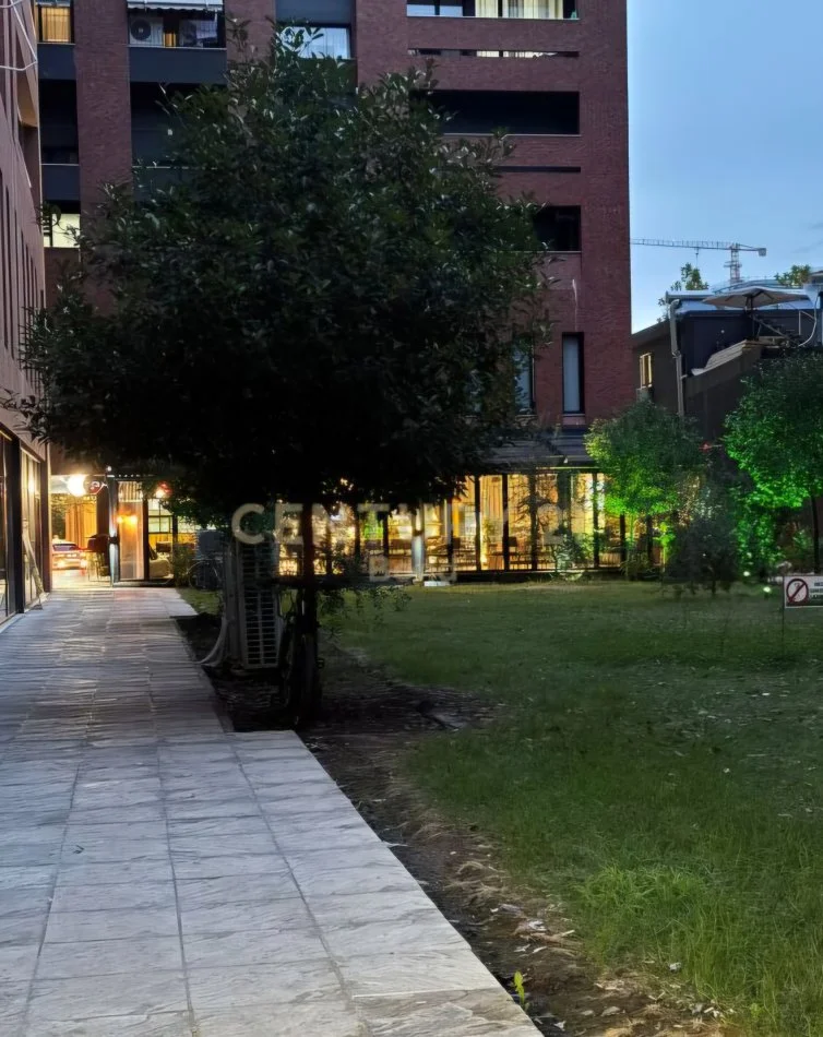 Tirane, shitet bar-resorant Kati 0, 184 m² 650.000 € (Ish Hipoteka)