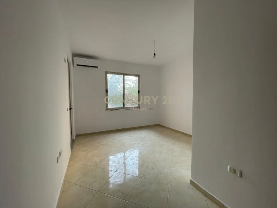 Tirane, jepet me qera apartament 1+1 Kati 1, 71 m² 400 € (yzberisht)