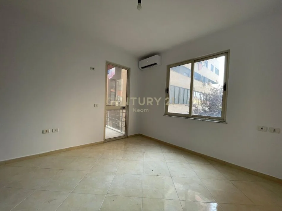 Tirane, jepet me qera apartament 1+1 Kati 1, 71 m² 400 € (yzberisht)