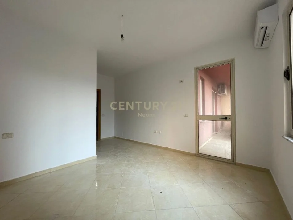 Tirane, jepet me qera apartament 1+1 Kati 1, 71 m² 400 € (yzberisht)