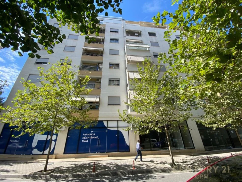 Tirane, shitet 1+1+Ballkon Kati 4, (Rruga Ibrahim Dervishi)
