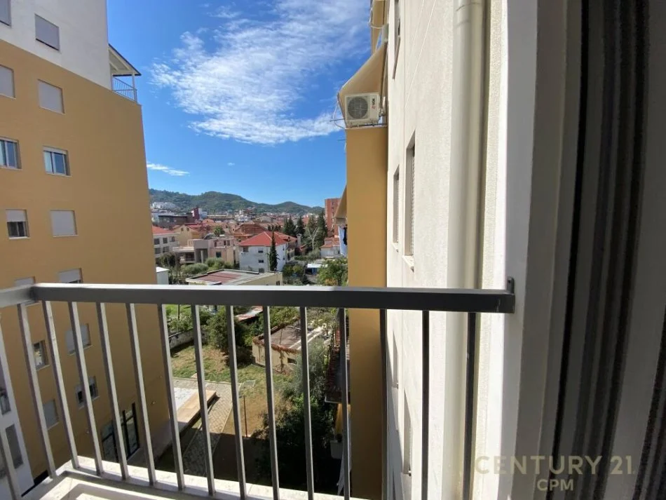 Tirane, shitet 1+1+Ballkon Kati 4, (Rruga Ibrahim Dervishi)