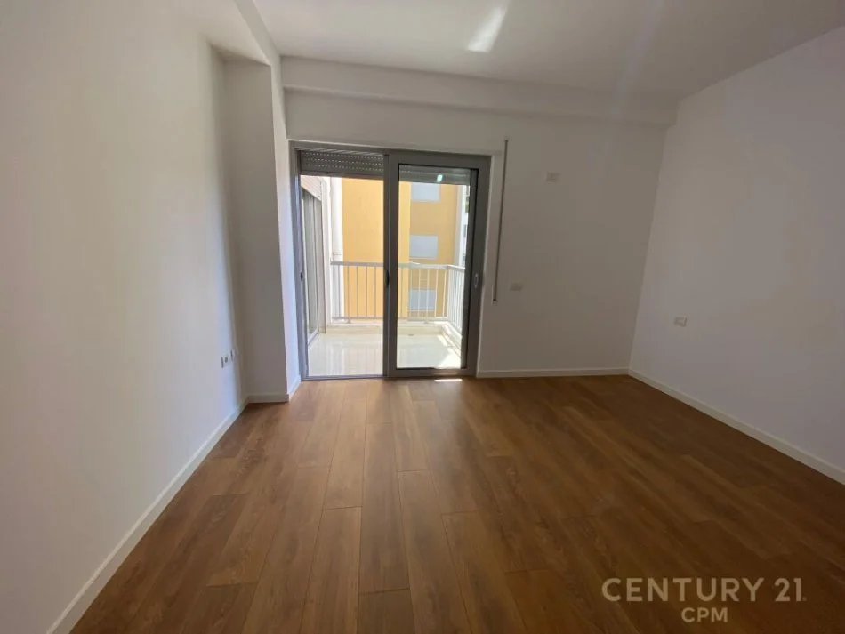 Tirane, shitet 1+1+Ballkon Kati 4, (Rruga Ibrahim Dervishi)