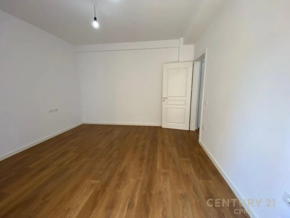 Tirane, shitet 1+1+Ballkon Kati 4, (Rruga Ibrahim Dervishi)