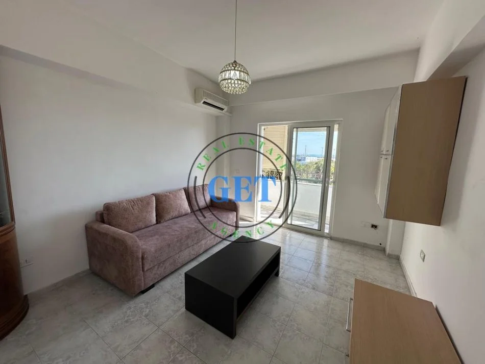 Durres, jepet me qera apartament 1+1 Kati 3, 300 € (Prane UKD, Durres.)