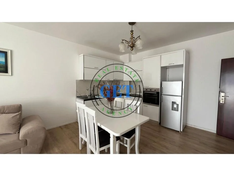 Durres, jepet me qera apartament 1+1 Kati 7, 65 m² 400 € (Plazh)