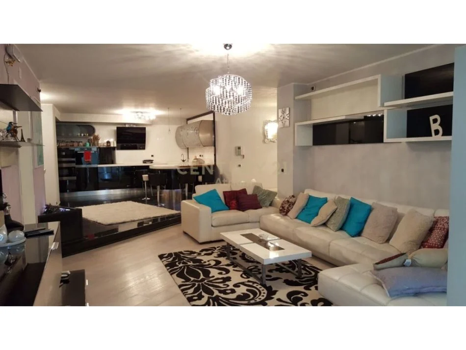 Tirane, jepet me qera apartament 3+1 Kati 2, 2.500 € (bllok)