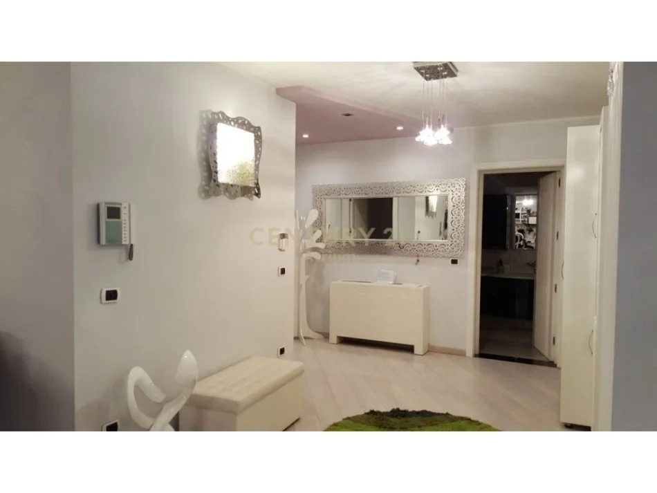 Tirane, jepet me qera apartament 3+1 Kati 2, 2.500 € (bllok)