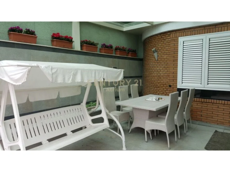 Tirane, jepet me qera apartament 3+1 Kati 2, 2.500 € (bllok)