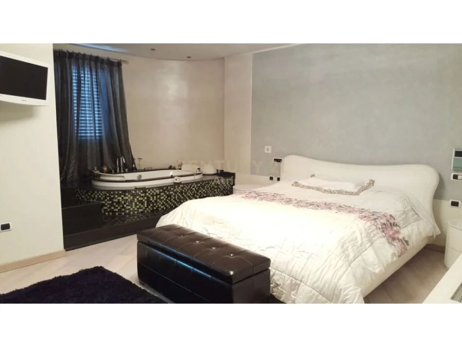 Tirane, jepet me qera apartament 3+1 Kati 2, 2.500 € (bllok)