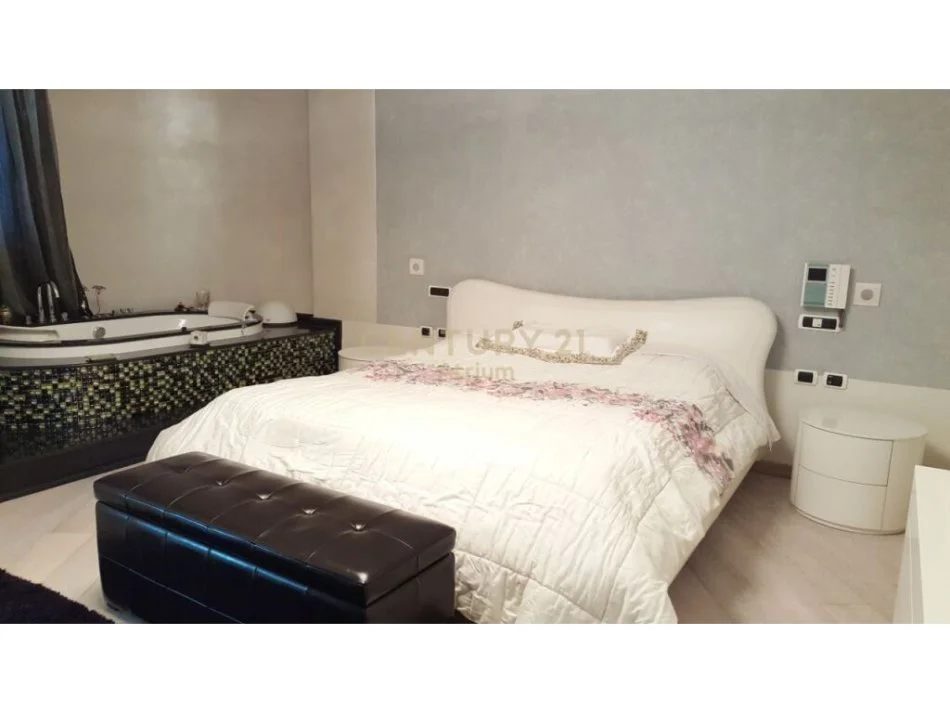 Tirane, jepet me qera apartament 3+1 Kati 2, 2.500 € (bllok)