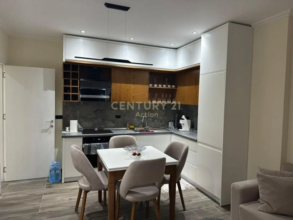 Tirane, jepet me qera apartament 1+1 Kati 2, 75 m² 750 € (TEG)