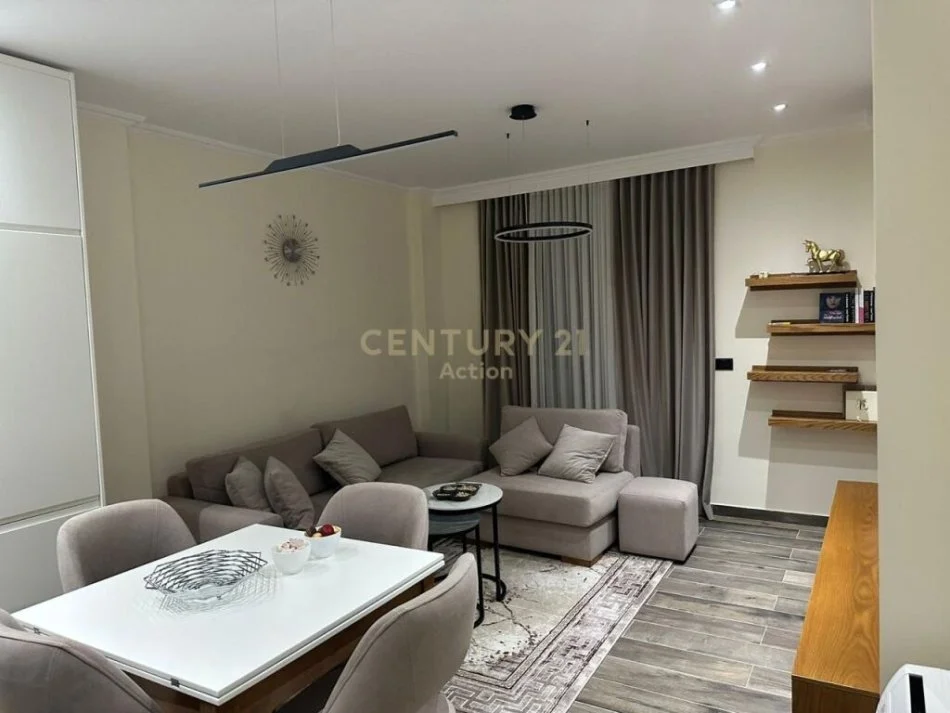 Tirane, jepet me qera apartament 1+1 Kati 2, 75 m² 750 € (TEG)