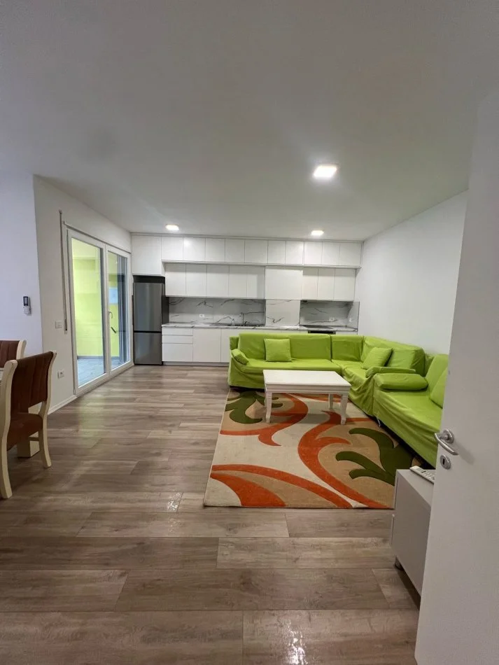 Tirane, jepet me qera 2+1+Ballkon Kati 1, 95 m² 500 € 