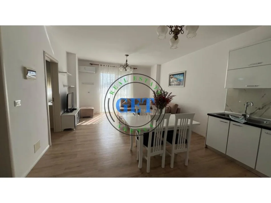 Durres, jepet me qera apartament 1+1 Kati 7, 65 m² 400 € (Plazh)