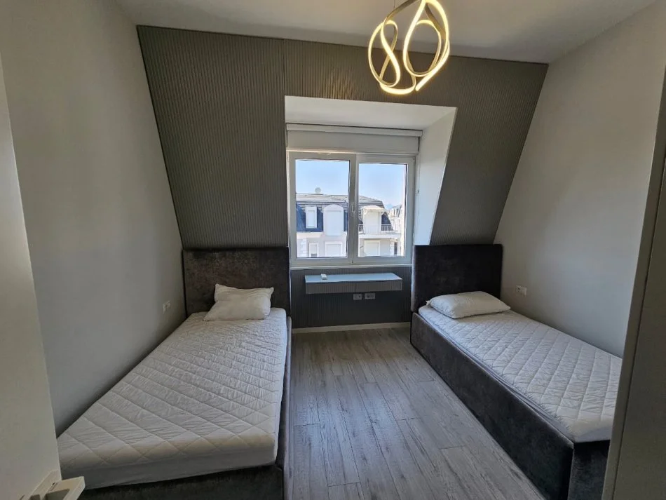 Tirane, jepet me qera apartament 2+1 Kati 3, 99 m² 1.600 € 