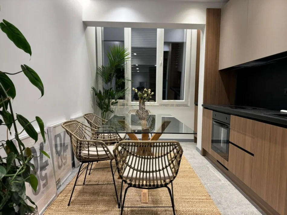 Tirane, jepet me qera apartament 2+1 Kati 1, 117 m² 750 € 