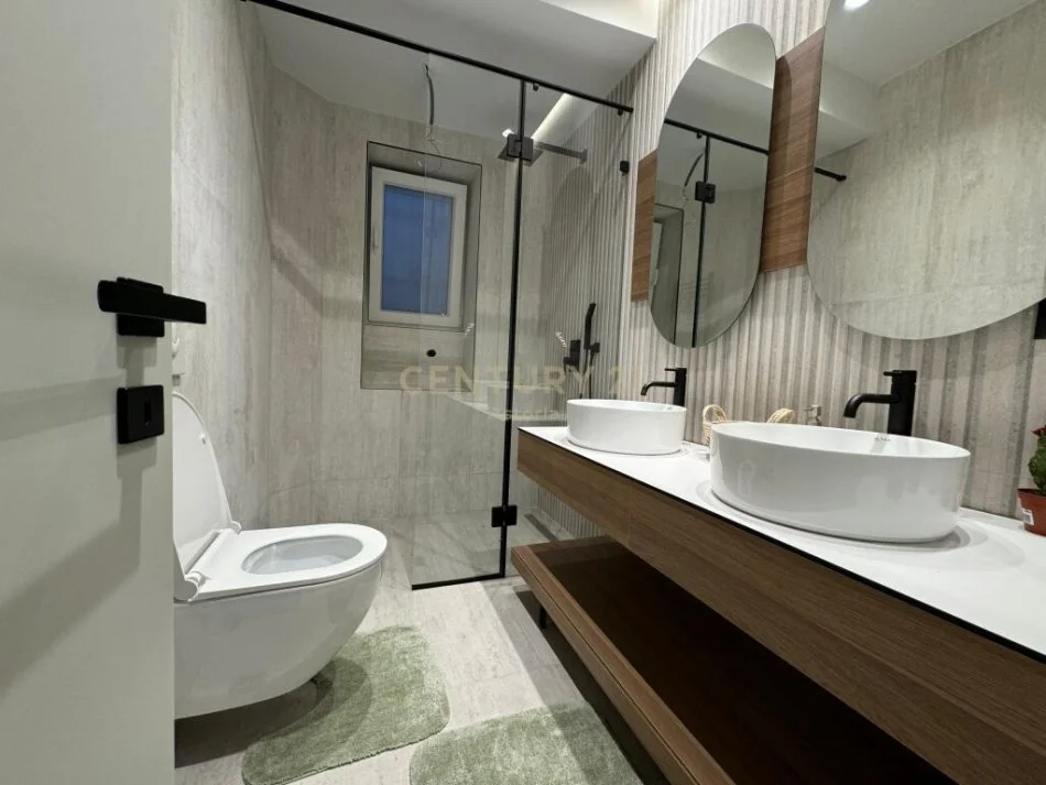 Tirane, jepet me qera apartament 2+1 Kati 1, 117 m² 750 € 