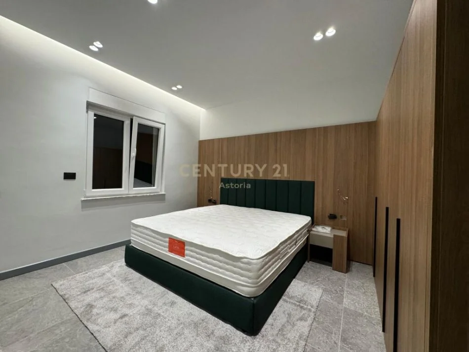 Tirane, jepet me qera apartament 2+1 Kati 1, 117 m² 750 € 