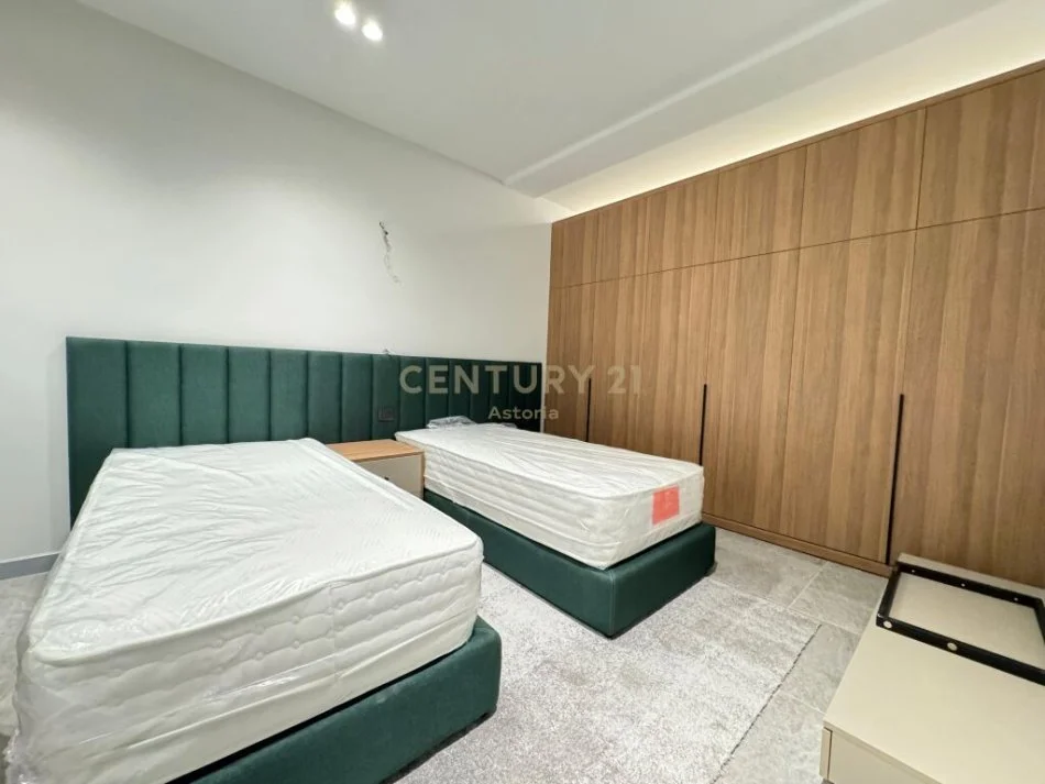 Tirane, jepet me qera apartament 2+1 Kati 1, 117 m² 750 € 