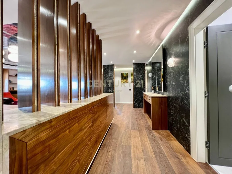 Tirane, jepet me qera apartament 2+1 Kati 2, 193 m² 1.500 € (kopeshti botanik)