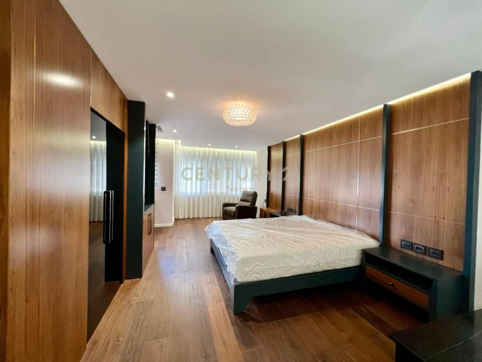Tirane, jepet me qera apartament 2+1 Kati 2, 193 m² 1.500 € (kopshti botanik)