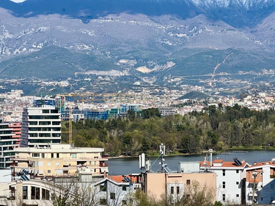 Tirane, jepet me qera apartament 2+1 Kati 2, 193 m² 1.500 € (kopeshti botanik)
