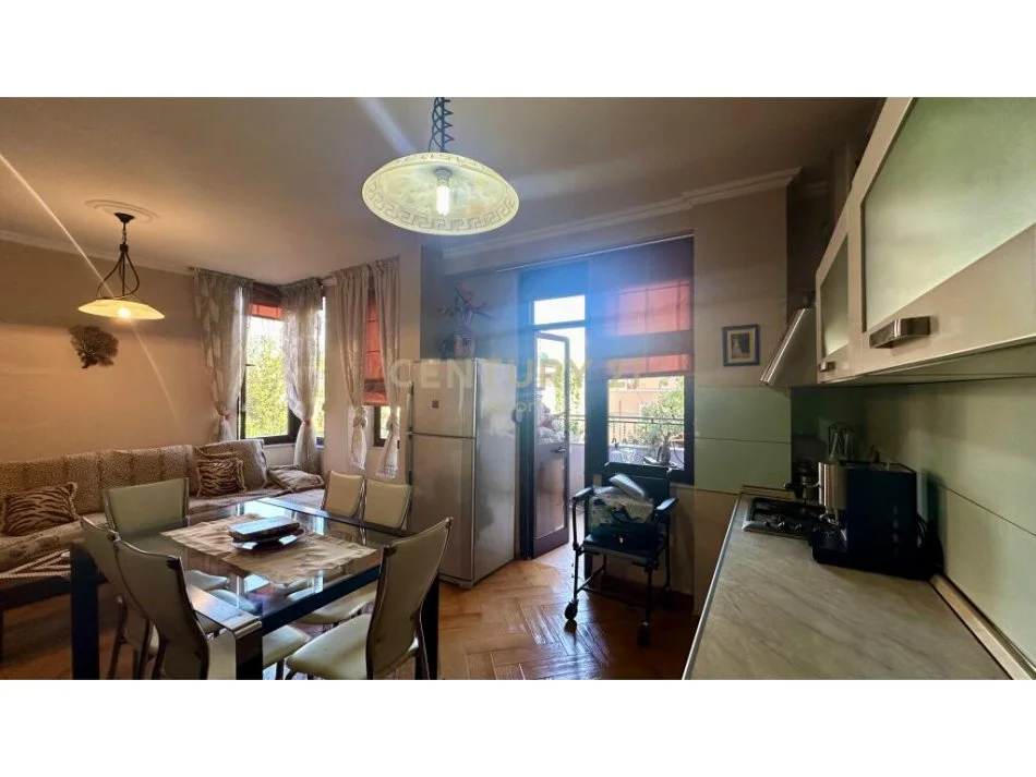 Tirane, shitet apartament 2+1 Kati 3, 125 m² 325.000 € (Kisha Katolike)