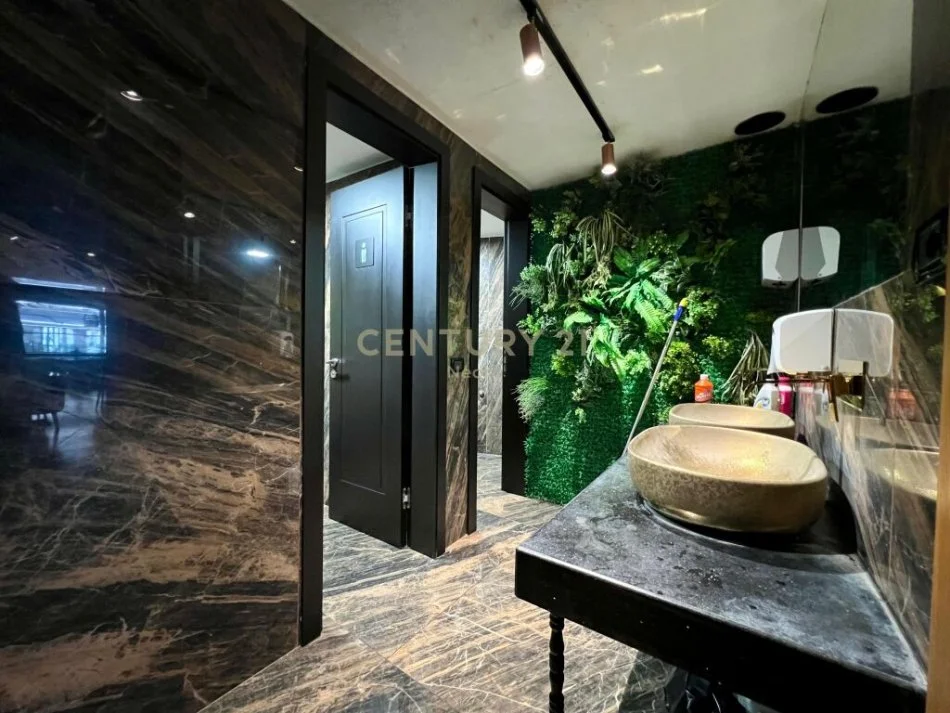 Tirane, jepet me qera apartament 1+1 Kati 0, 200 m² 2.500 € (astir)