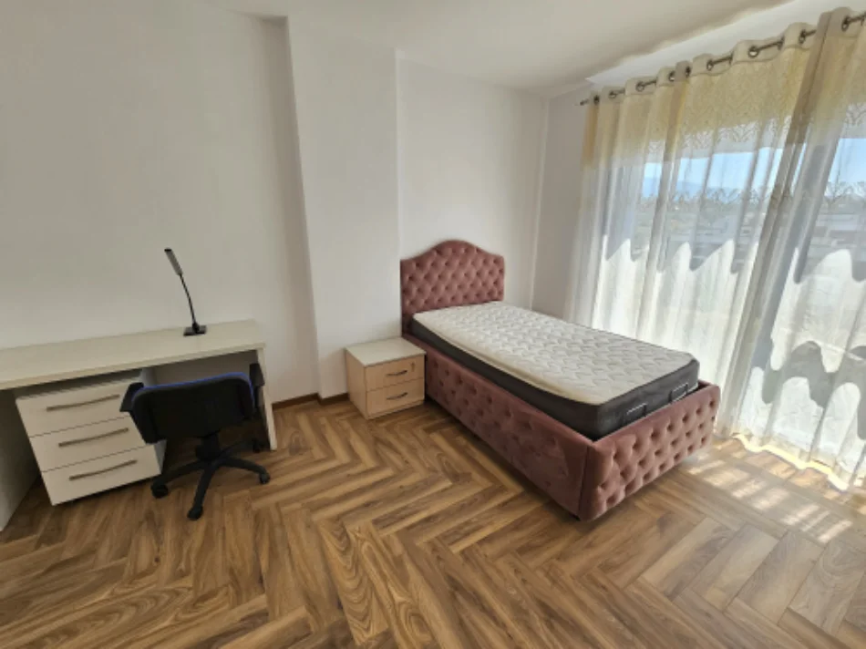 Tirane, jepet me qera apartament 2+1 , 90 m² 1.100 € (Liqeni i Thate)