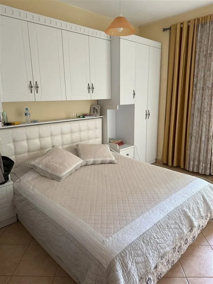 Tirane, jepet me qera apartament 2+1 Kati 5, 70 m² 400 € (Pran Restorant Freskut)