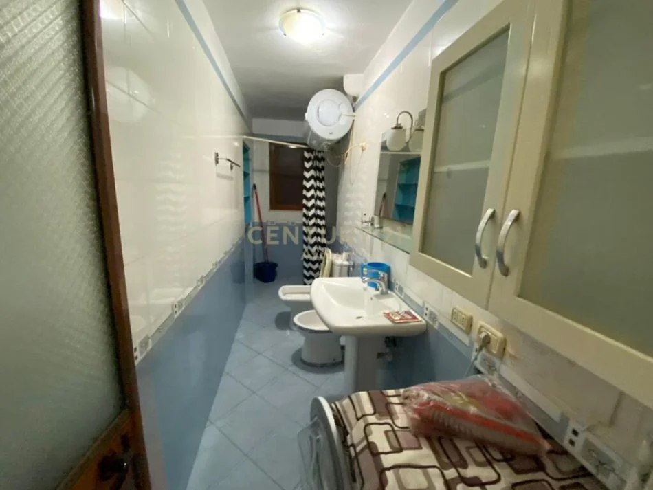 𝐓𝐢𝐫𝐚𝐧𝐞, 𝐣𝐞𝐩𝐞𝐭 𝐦𝐞 𝐪𝐞𝐫𝐚 𝐚𝐩𝐚𝐫𝐭𝐚𝐦𝐞𝐧𝐭 𝟐+𝟏 𝐊𝐚𝐭𝐢 𝟓, 𝟓𝟗 𝐦² 𝟓𝟓𝟎 € (𝐁𝐫𝐫𝐲𝐥𝐢)